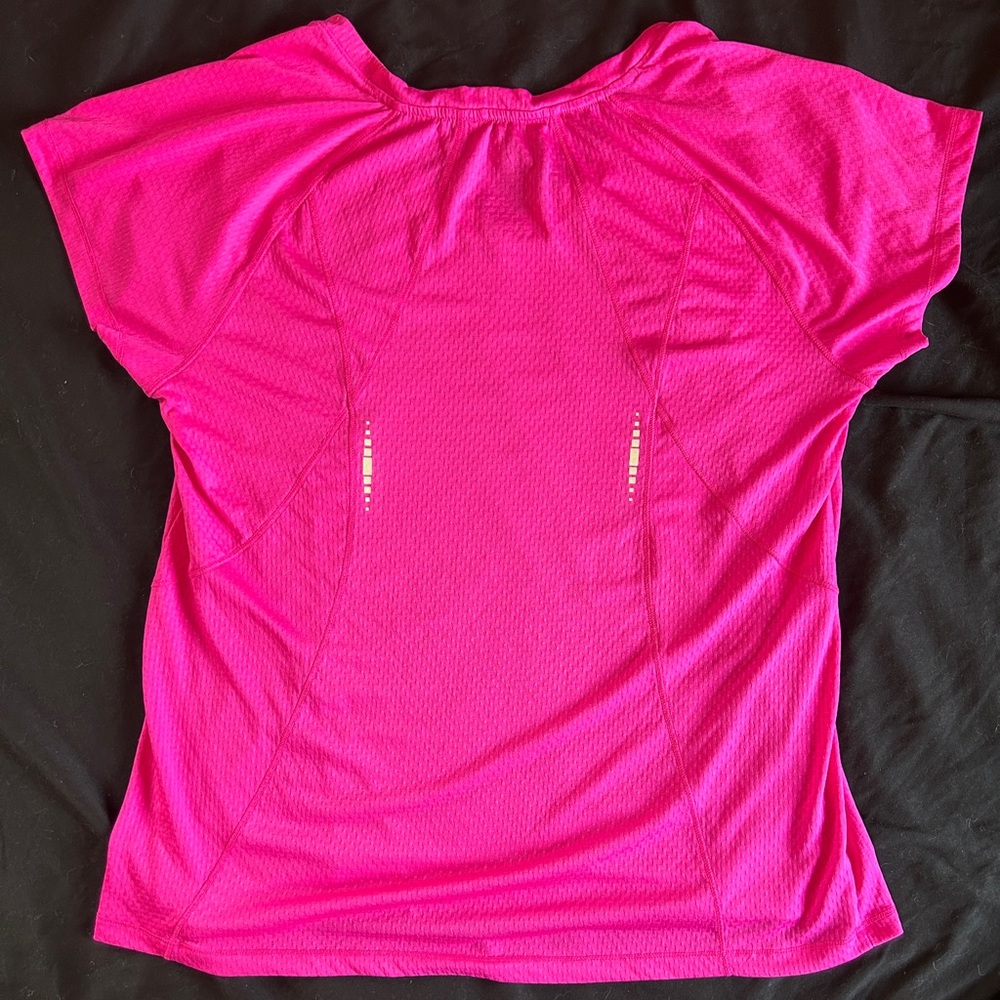 Avia XXL hot pink t-shirt, light weight and like new.